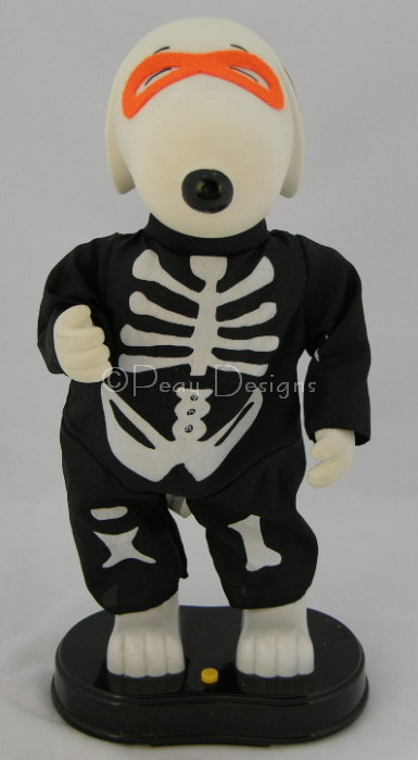 Le Chat Noir Boutique: Gemmy HIP SWINGING Animated Dancing SNOOPY